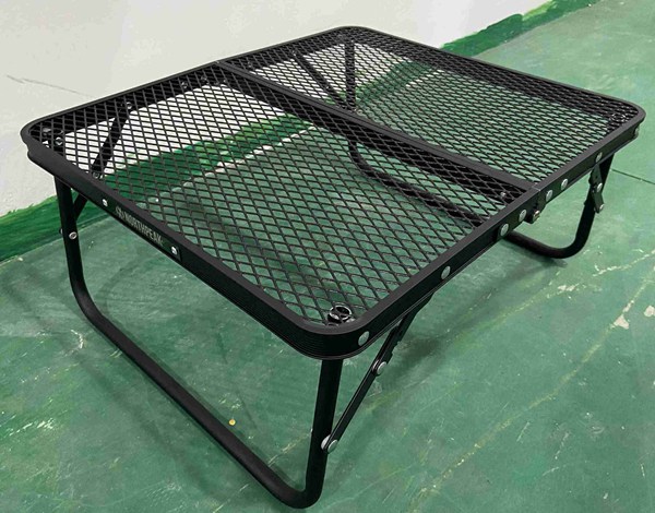 Steel mesh table
